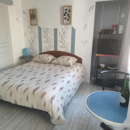 Chambre Pour 2 Personnes A Formigny Rdc Luaran gambar